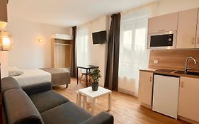 Studio 4 pers face gare SNCF Appart Hotel le Cygne D4